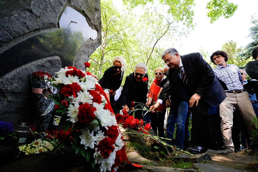 Nâzım Hikmet mezarı başında anıldı