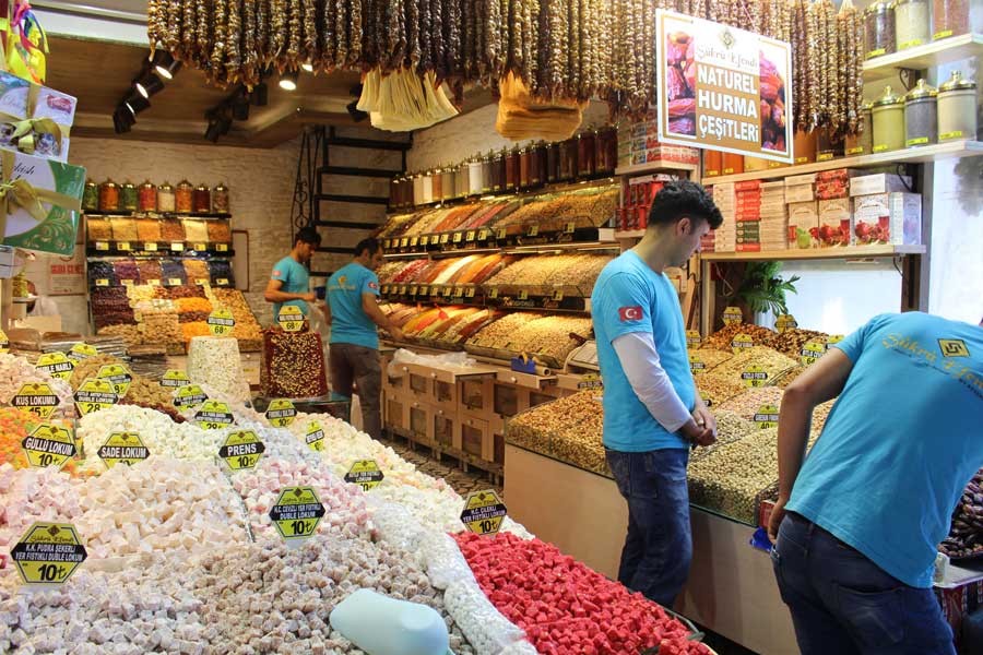 Eminönü, bayramı böyle karşılıyor: Ne esnaf memnun ne alışverişe gelen