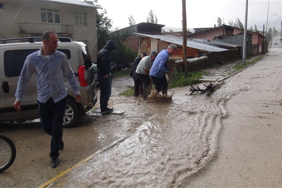 Erzurum'da sağanak, sele neden oldu