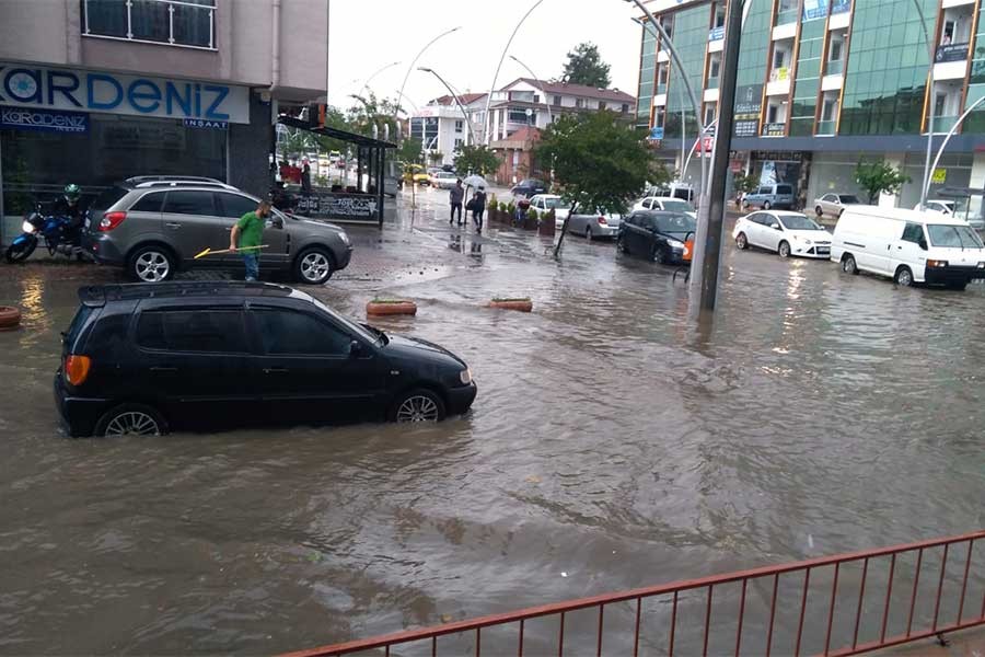 İBB'den İstanbullulara fırtına ve yağış uyarısı