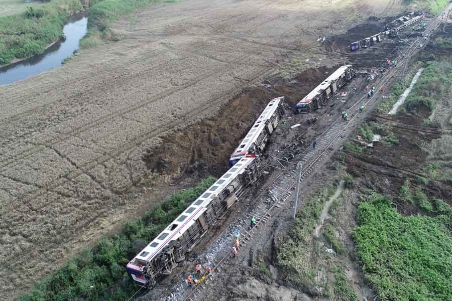 Çorlu'da yolcu treni devrildi: 25 kişi hayatını kaybetti