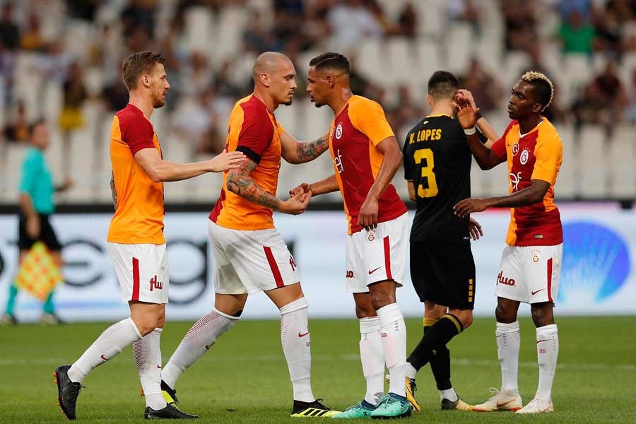 Galatasaray, AEK'e 3-2 mağlup oldu