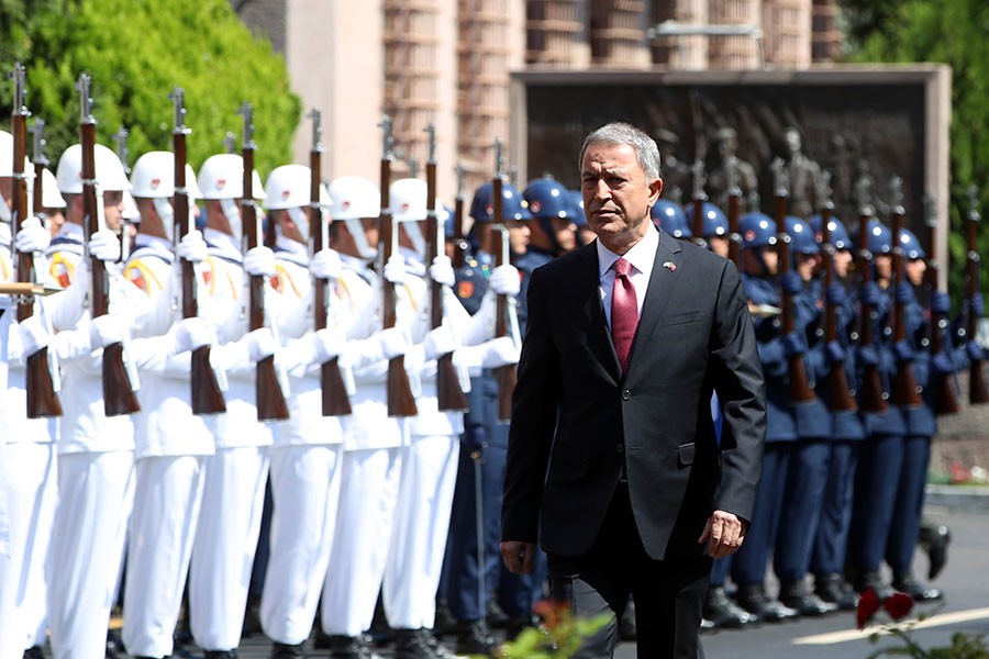 Yunanistan’dan Hulusi Akar’a davet