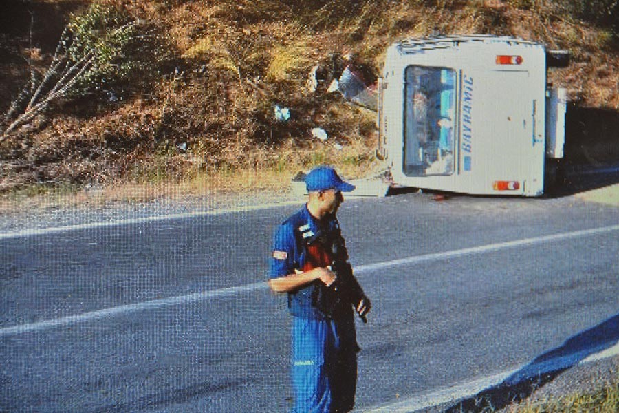 Çanakkale'de tarım işçilerini taşıyan minibüs devrildi: 12 işçi yaralı