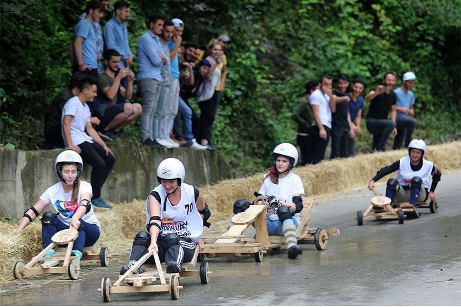 Kenan Sofuoğlu, 'Formulaz' tahta araba yarışlarında yaralandı