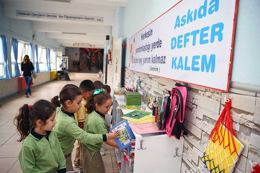 Yoksulluğun geldiği nokta: ‘Askıda defter kalem’ kampanyası başladı