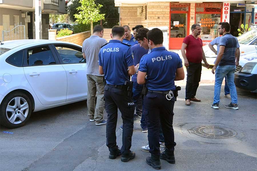 Polis, ucuz perde için tartıştığı kişiyi vurdu