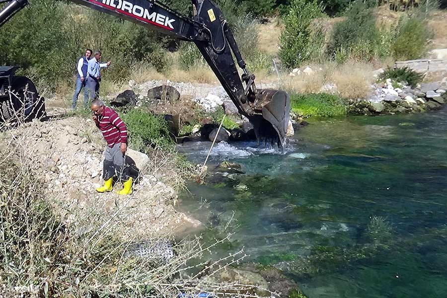 Su deposunda akıntıya kapılan işçi kayboldu