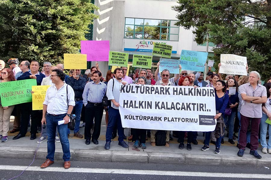 Kültürpark'a ait binanın üniversiteye tahsisinin iptalini istediler