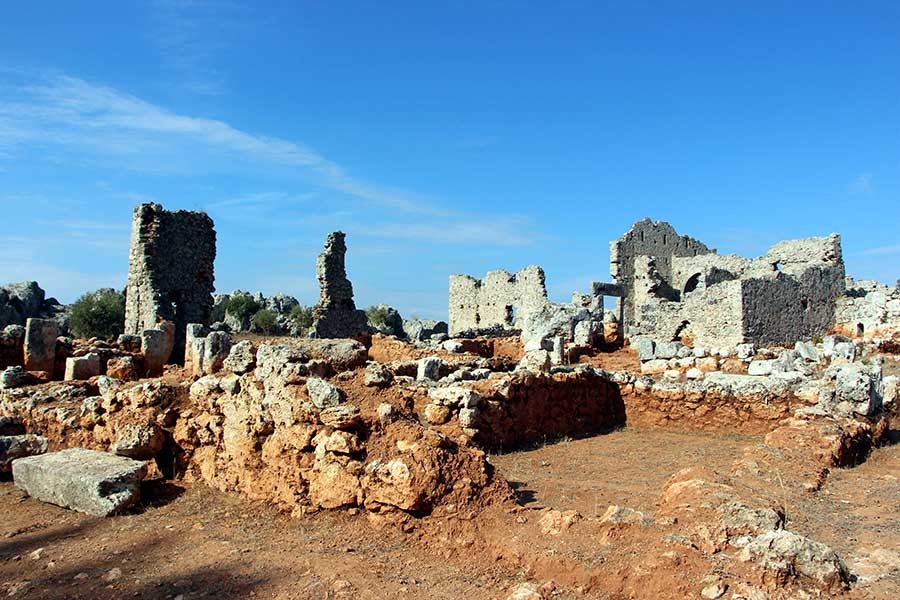 Antalya'da yabani otların altından 2200 yıllık antik kent çıktı