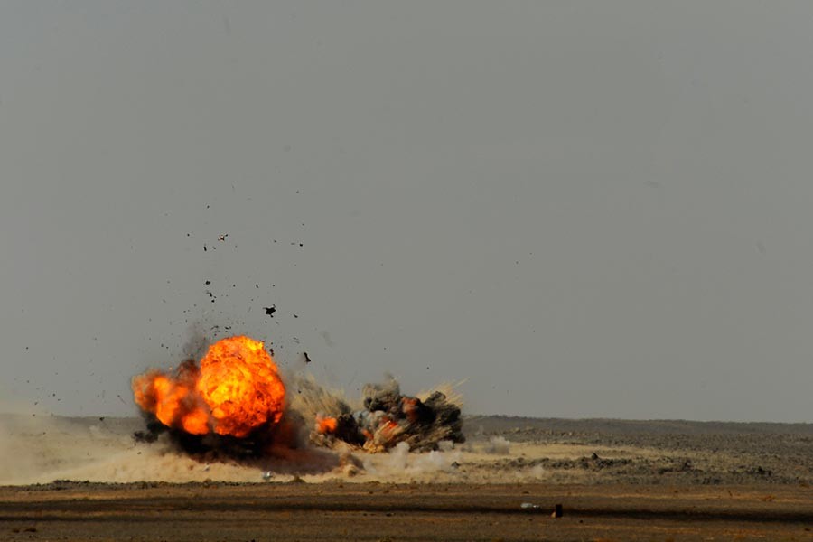 Pakistan'da iki ayrı bombalı saldırı: 12 yaralı