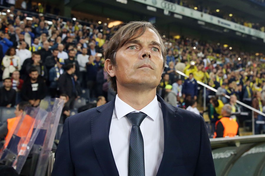 Fenerbahçe'de Cocu ile yollar ayrıldı