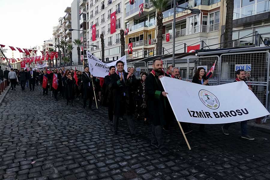 İzmir Barosu plaj sandalyeli eylem yapacak