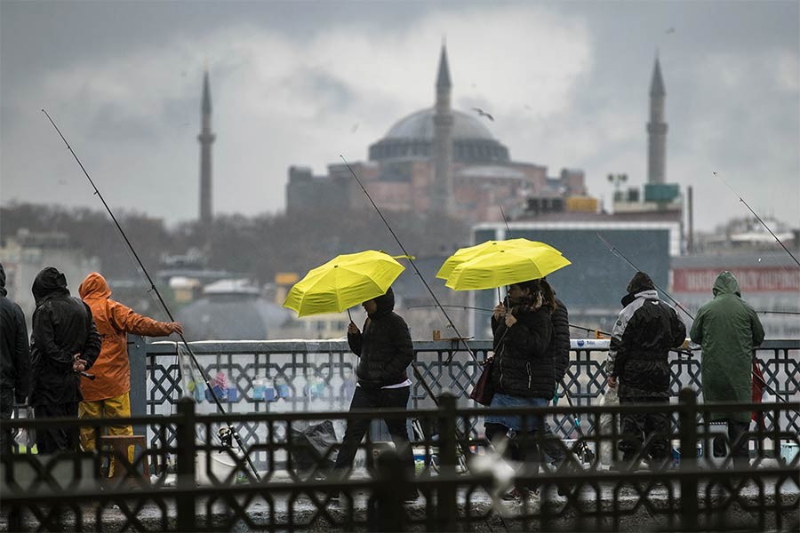 İstanbul'da yağmur ve rüzgar etkili oluyor