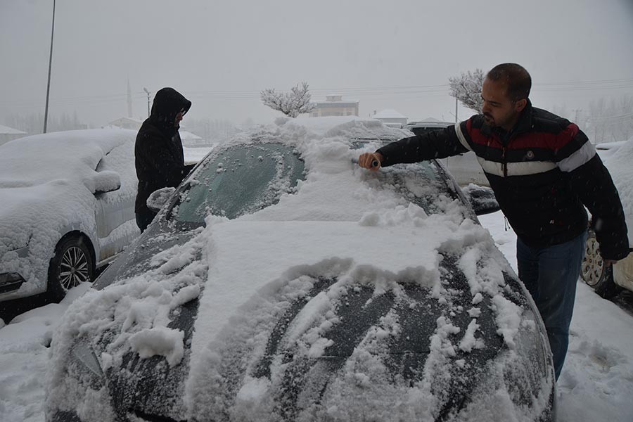 Ülke genelinde soğuk hava etkili oluyor, İstanbul'da kar başladı