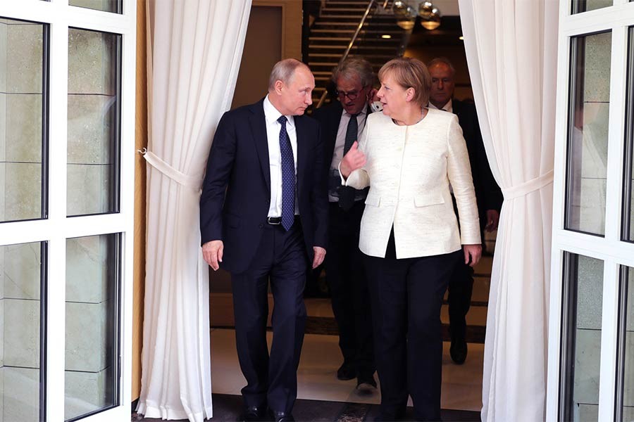 Merkel ve Putin telefonda görüştü