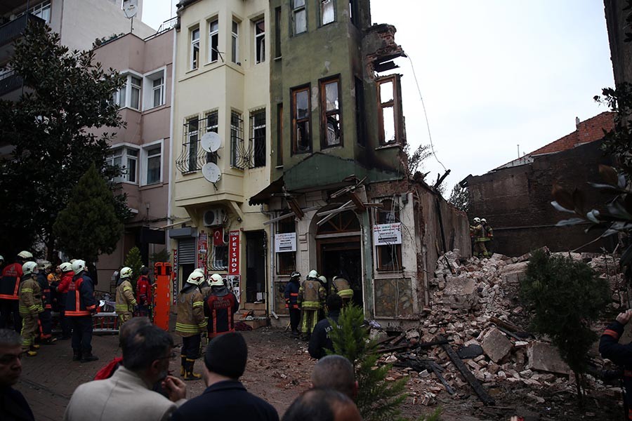 Yedikule'deki bina çökmesiyle ilgili suç duyurusu: Önlem almadılar