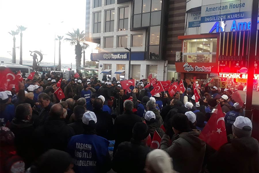 Harb-İş üyeleri Tank Palet fabrikası özelleştirilmesini protesto etti