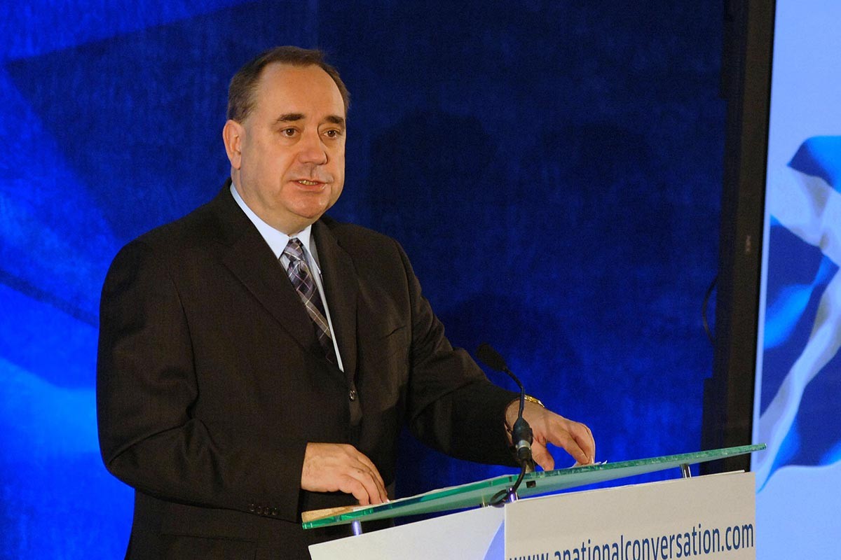 İskoçya'nın eski başbakanı Alex Salmond gözaltına alındı