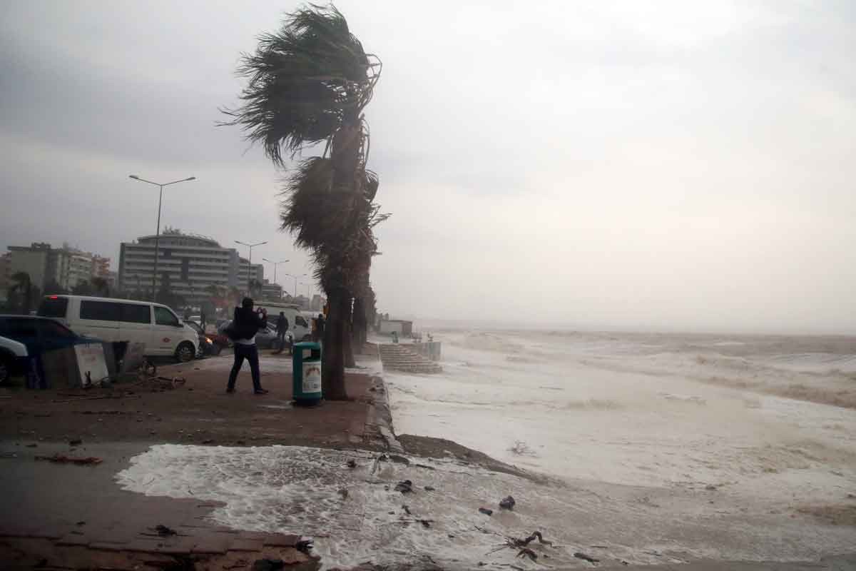 Antalya için fırtına uyarısı yapıldı