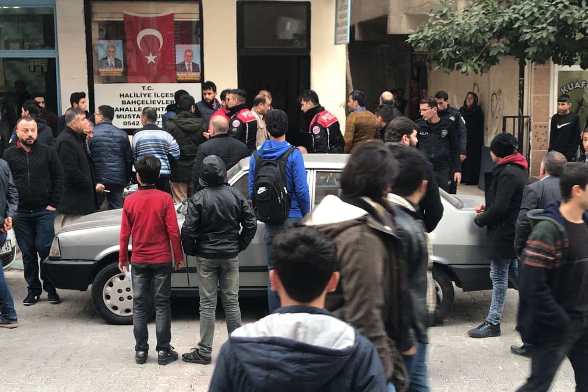 Urfa'da muhtar adayı ile muhtarın çocukları arasında silahlı kavga