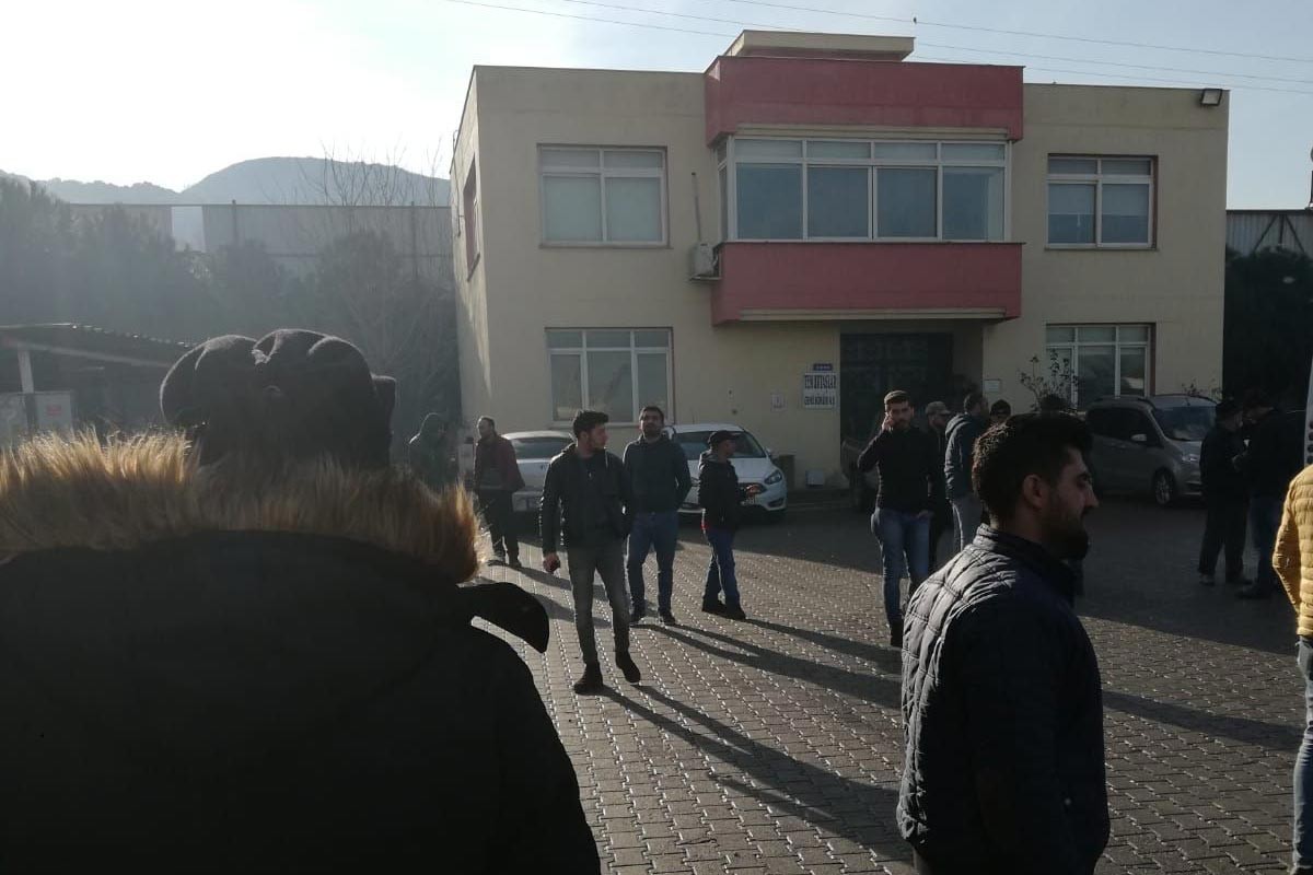 Aliağa’da gemi söküm işçileri iş durdurdu