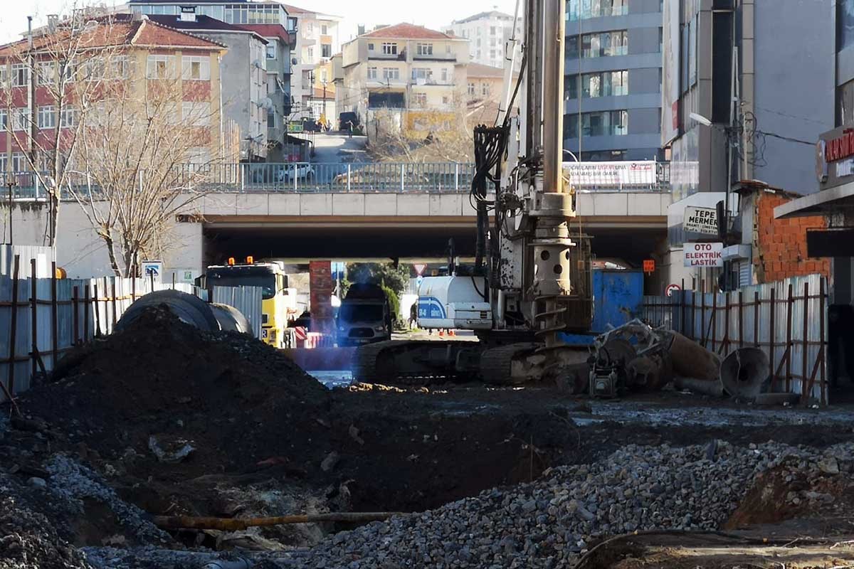 Kadıköy'deki iş makinesi doğal gaz borusunu deldi