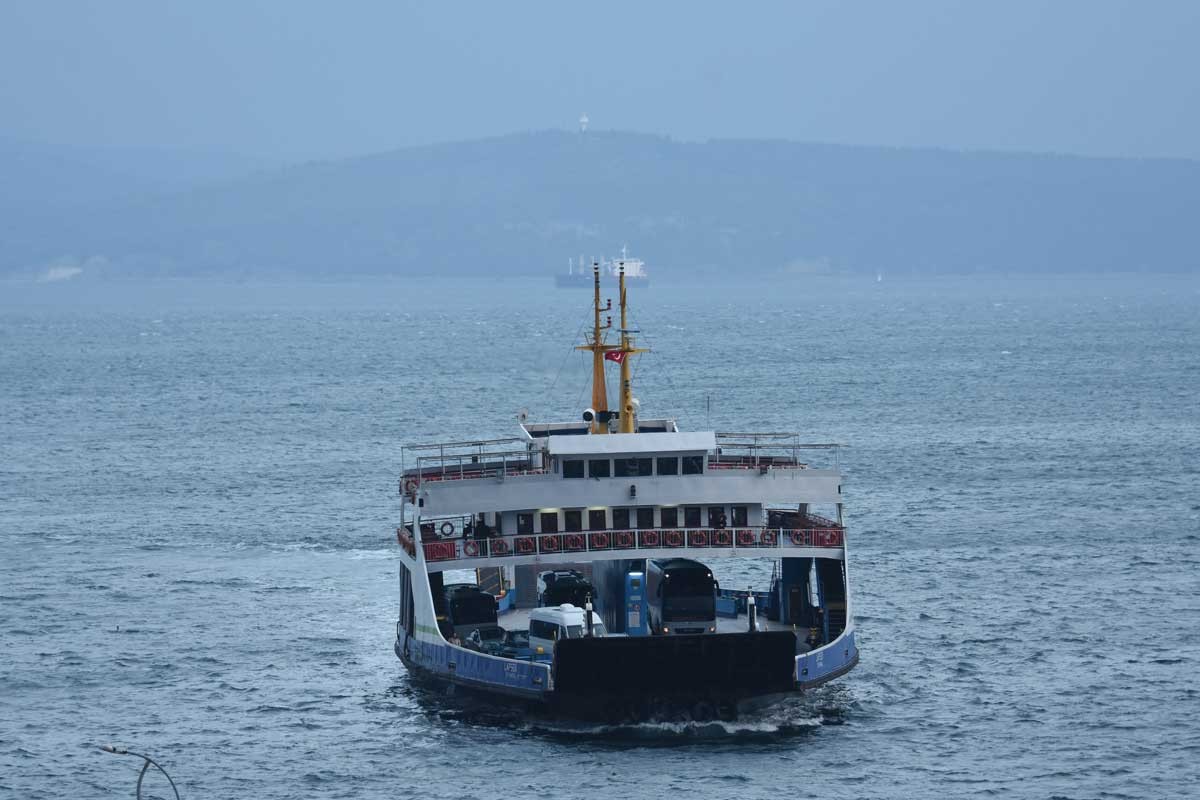 Gökçeada ve Bozcaada feribot seferlerine fırtına engeli (16 Şubat)