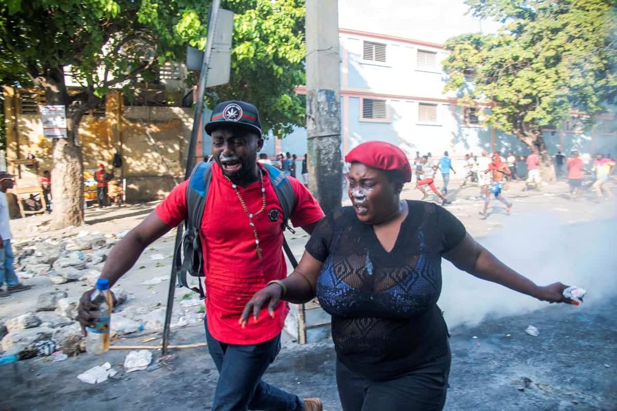 Haiti'de polis saldırısından kaçan siviller