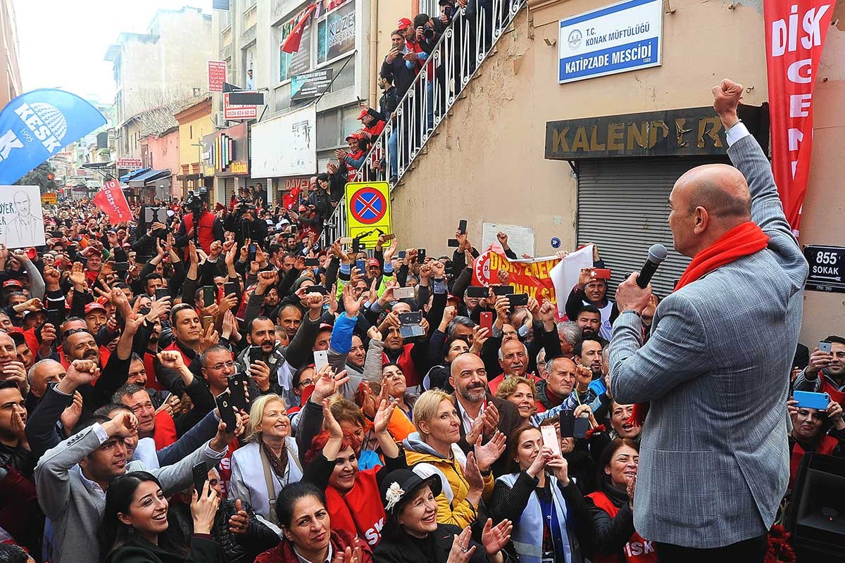 CHP'nin İzmir Büyükşehir Belediyesi Adayı Tunç Soyer işçilerle buluştu