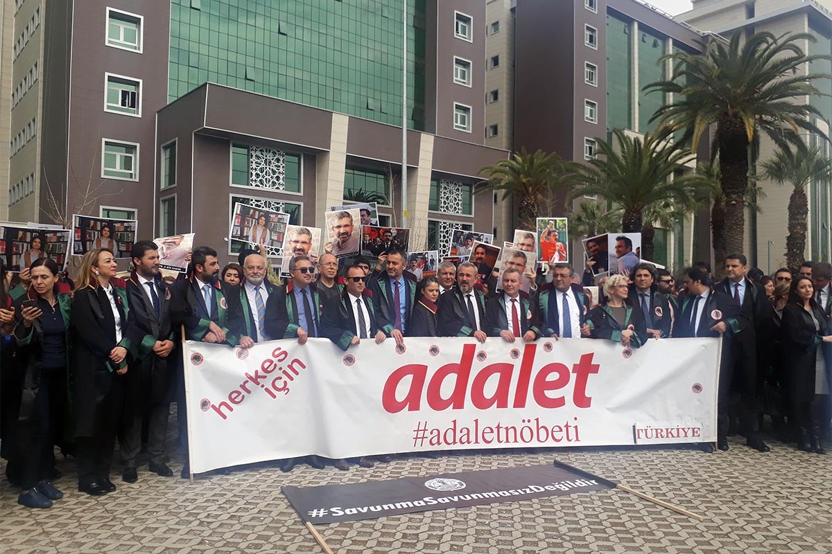 İnsan Hakları İzleme Örgütü: Adil yargılanma hakkı saldırı altında