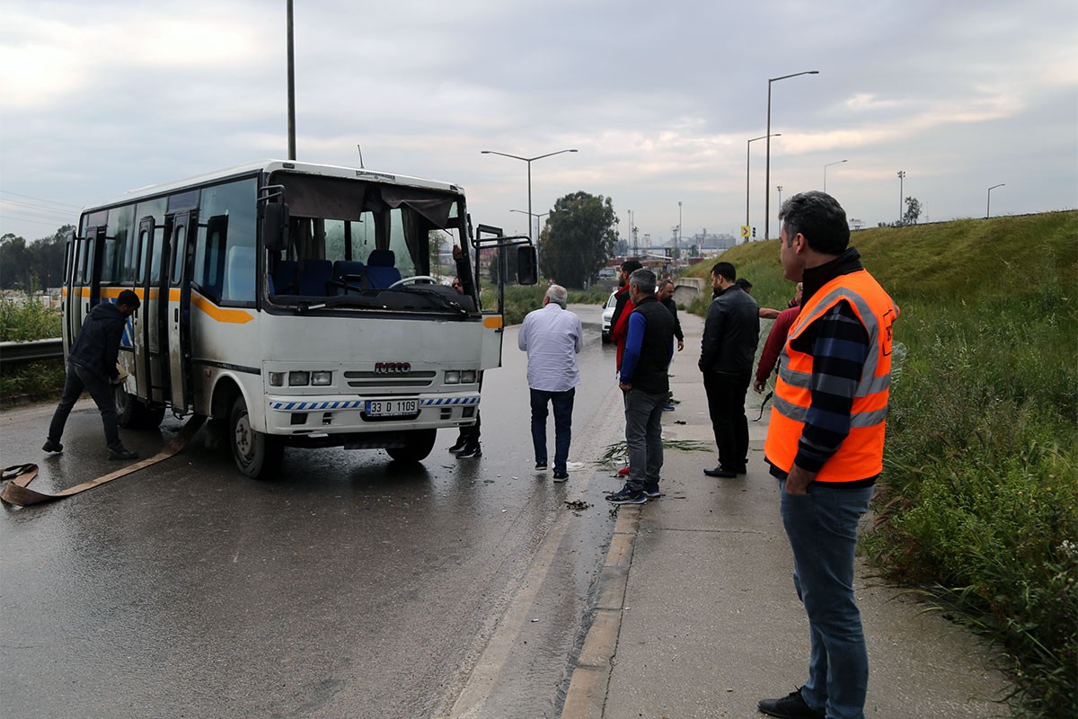 Mersin'de işçi servisi devrildi: 6 işçi yaralı