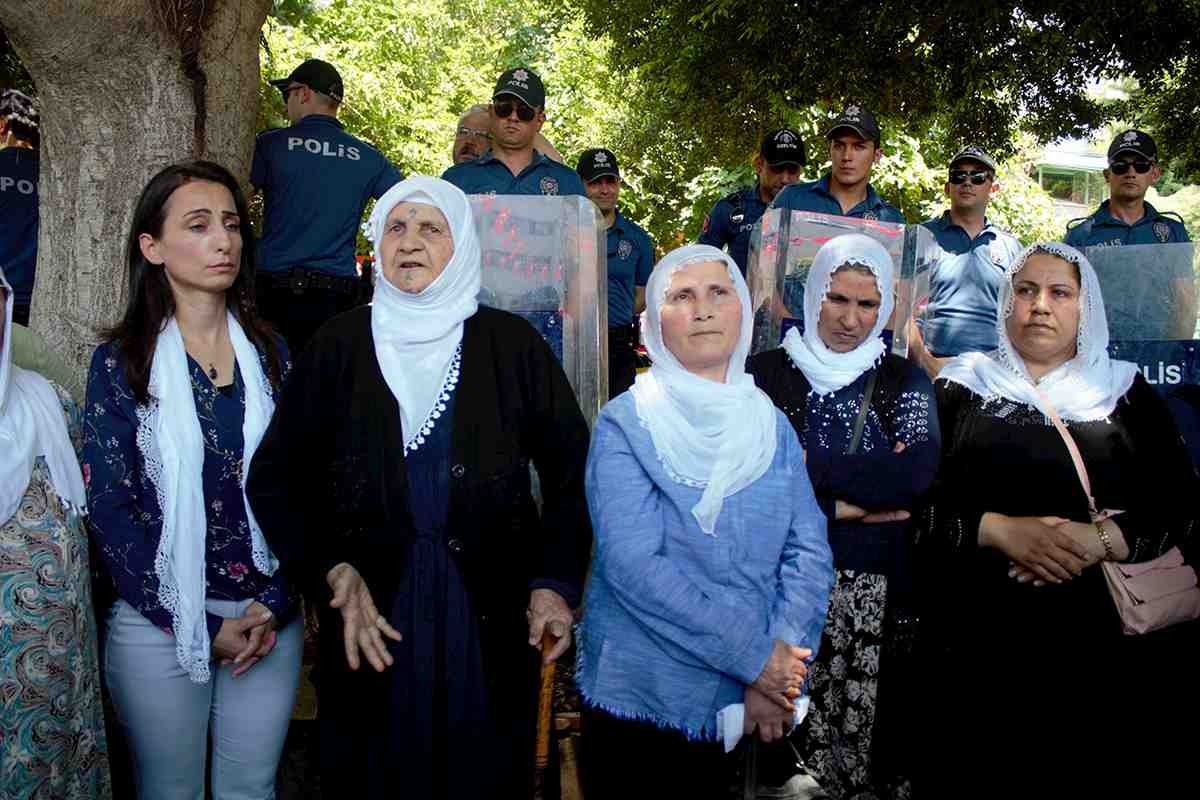 Adana İnönü Parkı'nda eylem yapan tutuklu anneleri, 'Adalet Bakanlığı artık sesimizi duysun' dedi