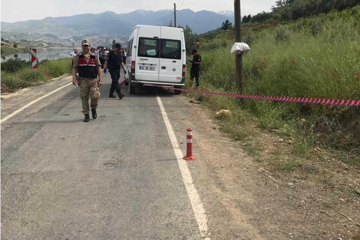 Öğrenci servisinin tekerleği patladı: 1 öğrenci hayatını kaybetti