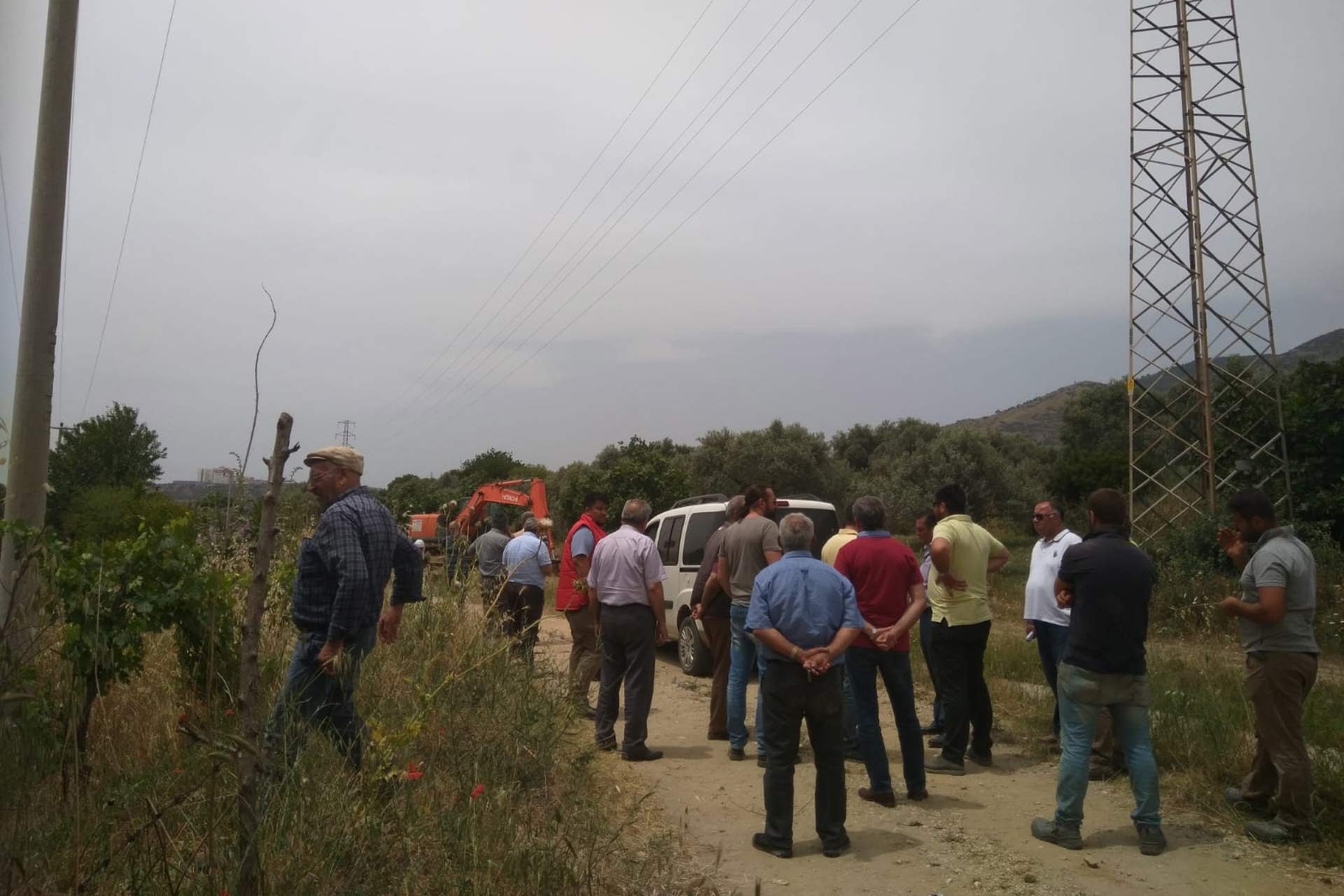 Yılmazköy'de JES boruları döşemek isteyen şirketin karşısına halk çıktı