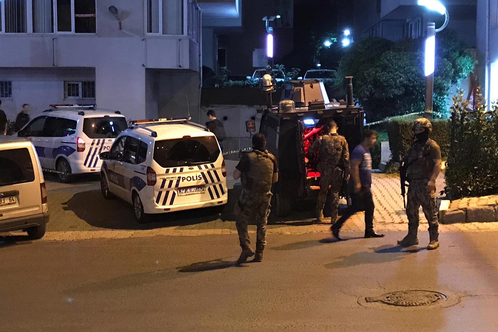 Üsküdar’da polislere ateş ettiği iddia edilen kişi gözaltına alındı