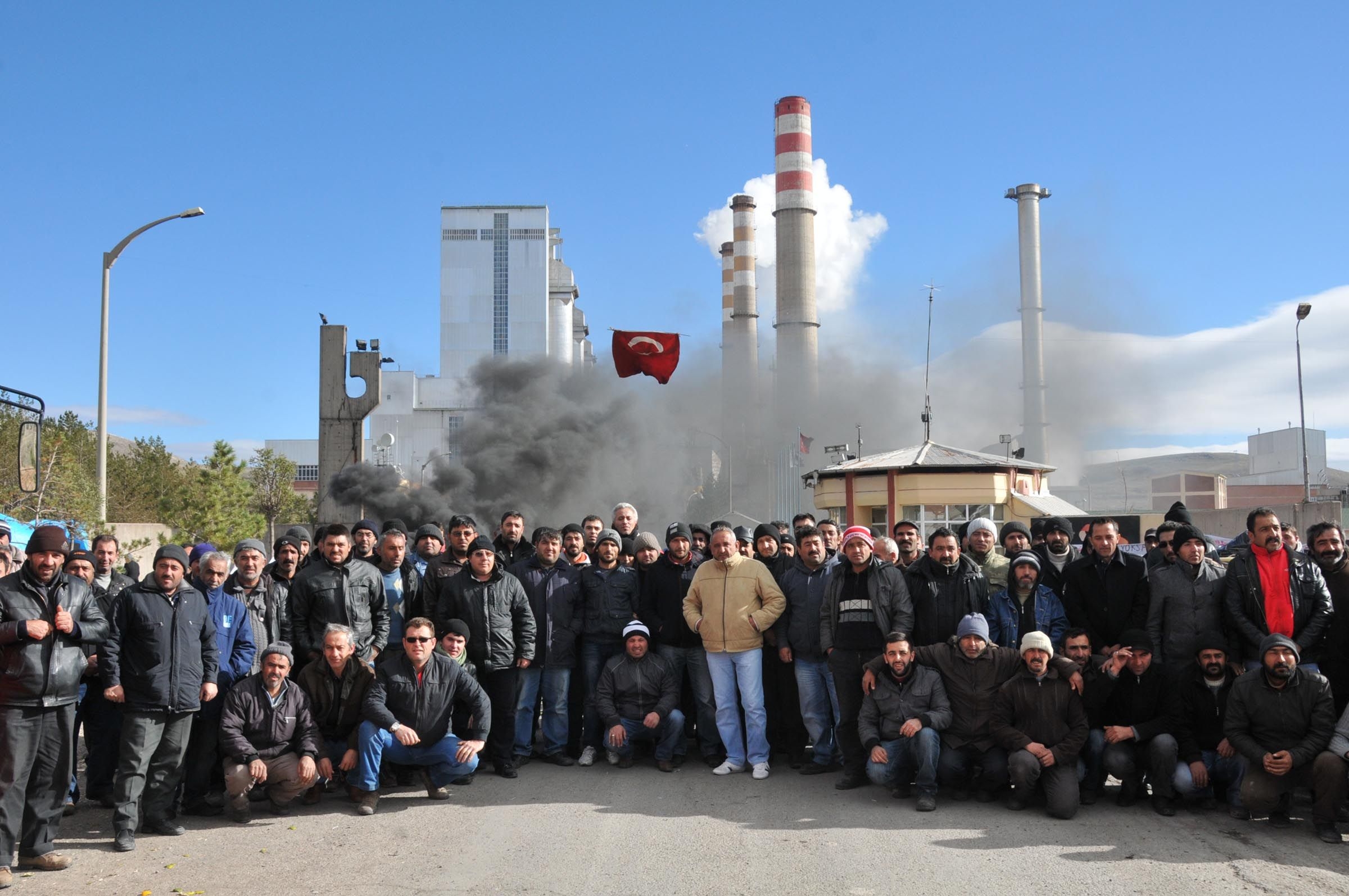 İşten atılan santral işçilerinin eylemi sürüyor