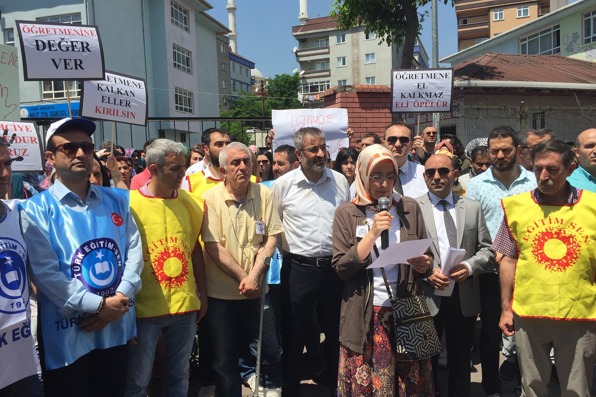 Bahçelievler’de öğretmenlere yönelik şiddet protesto edildi