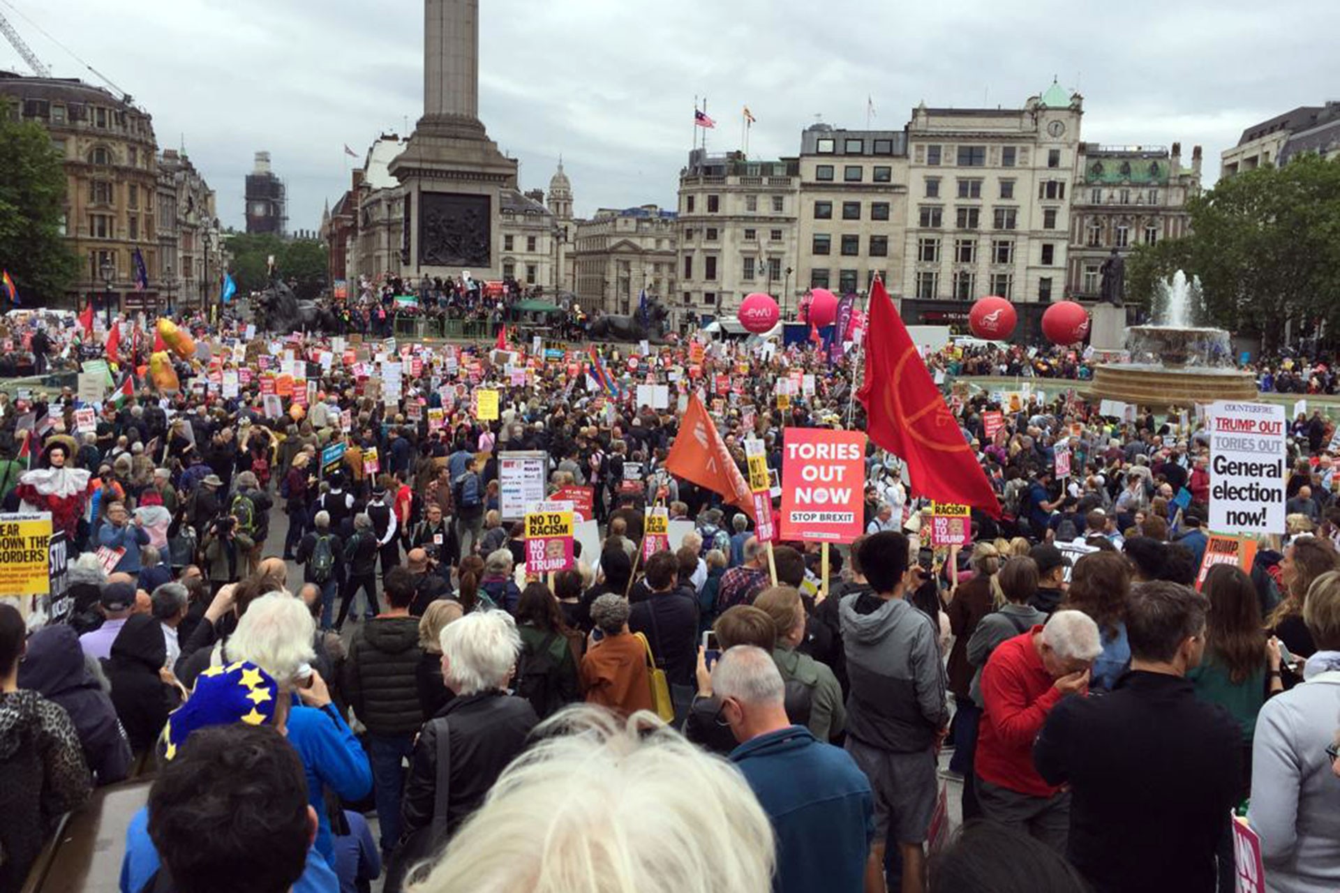 Londra’da on binler 'Trump defol' dedi