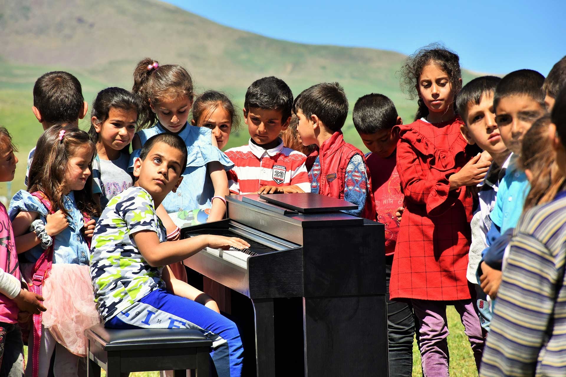 7 yaşındaki 'kusursuz kulak' Bager ilk konserini verdi: Onun gözleri piyanosu