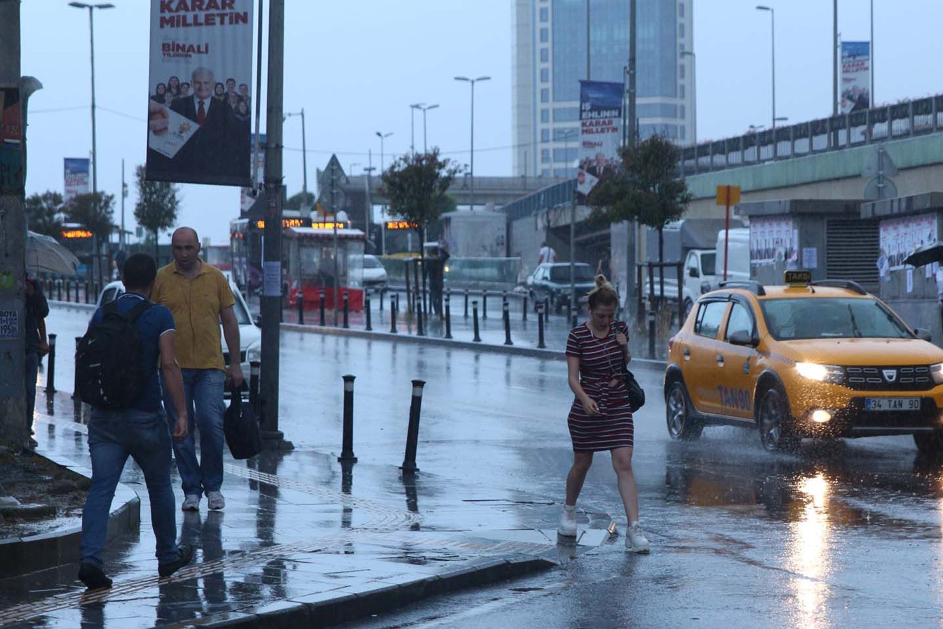 İstanbul güne yağmurla başladı