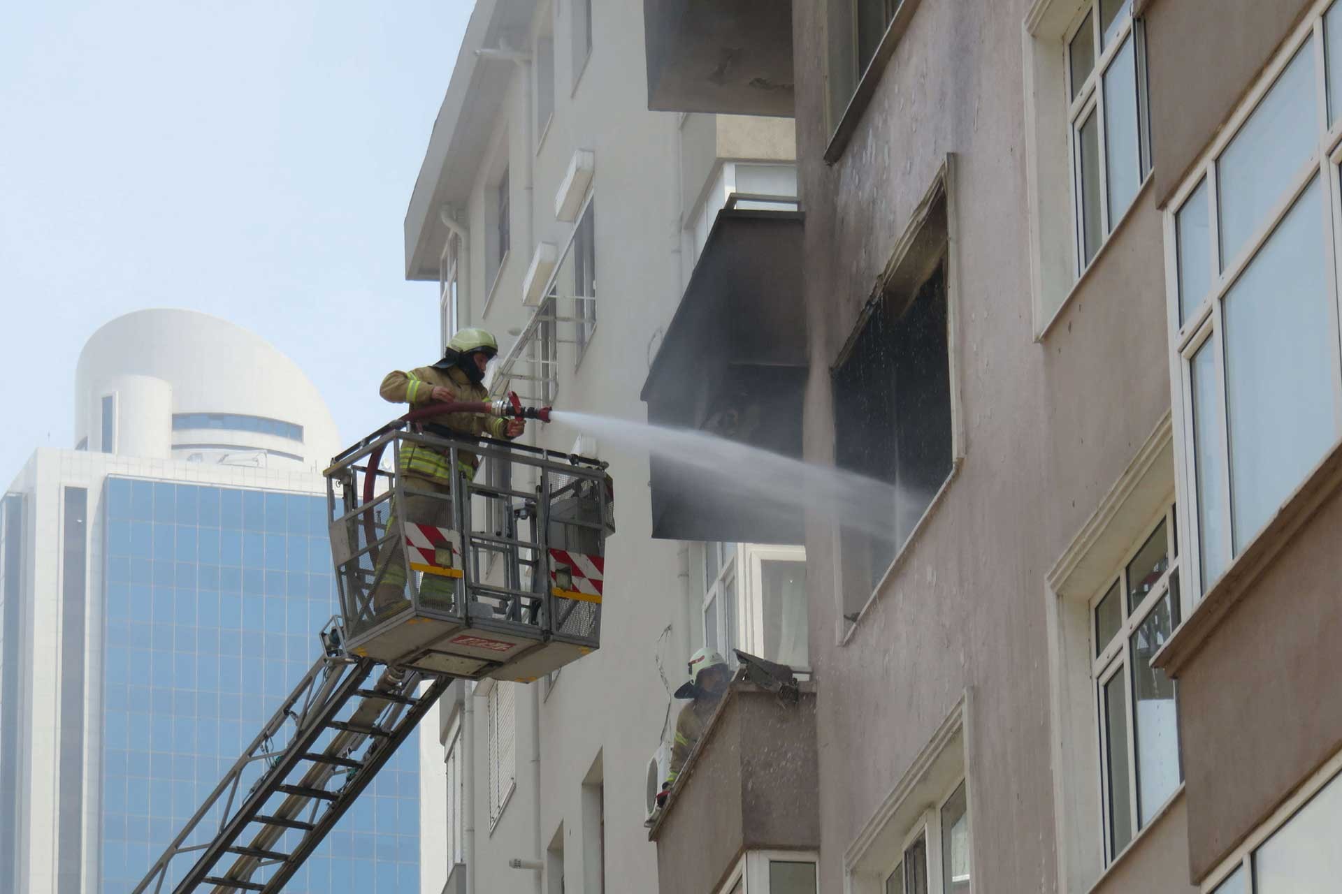 Kadıköy’de yangın: 2 kişi hayatını kaybetti