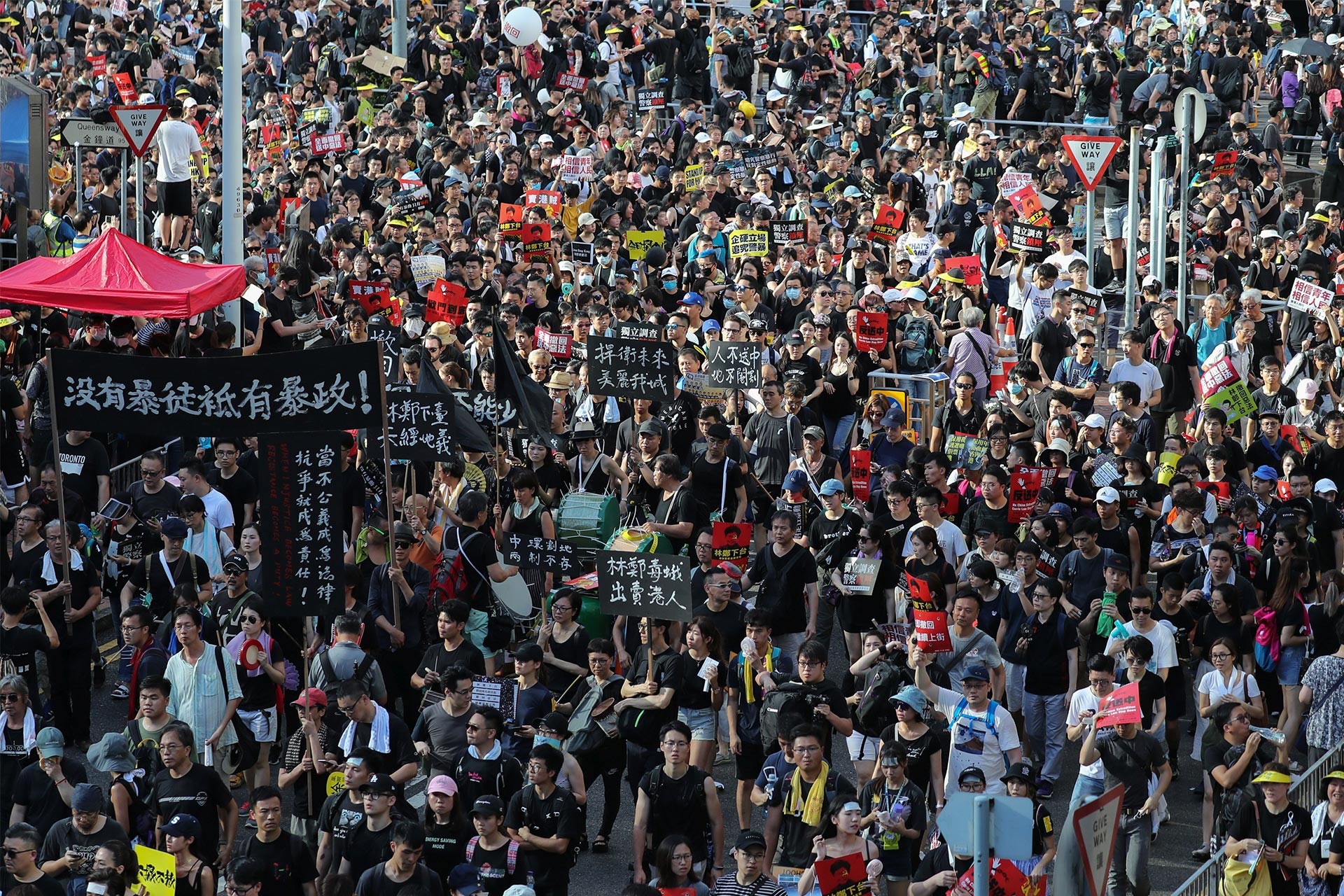 Hong Kong’da protestolar devam ediyor