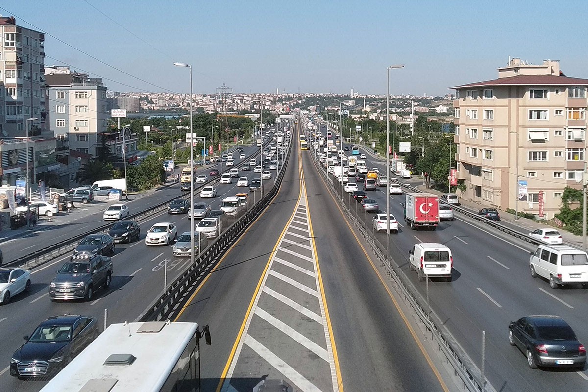 Trafiğe kaydı yapılan araç sayısı yüzde 42,5 azaldı