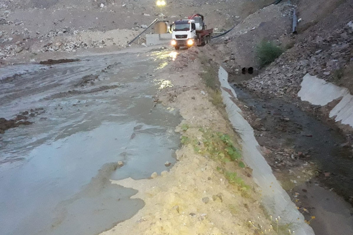 Gümüşhane'de bir maden firmasının atık suyu dereye karıştı