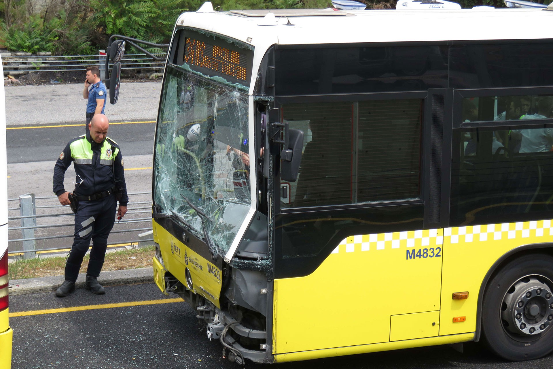 Üsküdar'da metrobüs kazası: 11 yaralı