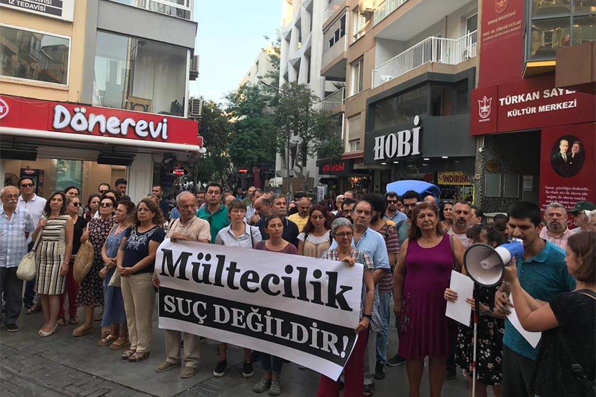 İzmir'de hükümetin mülteci politikaları protesto edildi