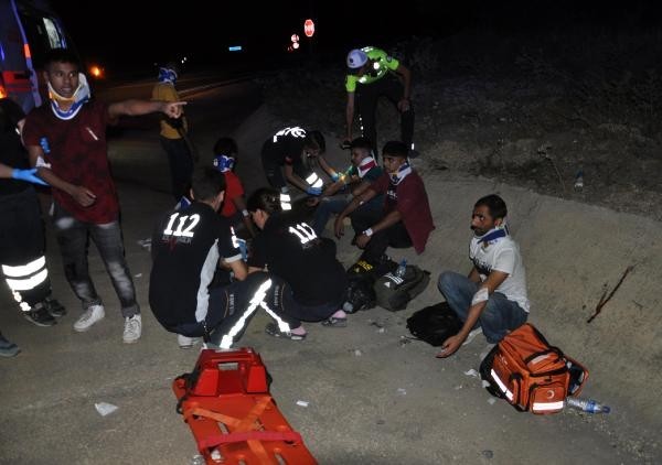 Keşan'da mültecileri taşıyan araç kaza yaptı: 10 kişi yaralandı