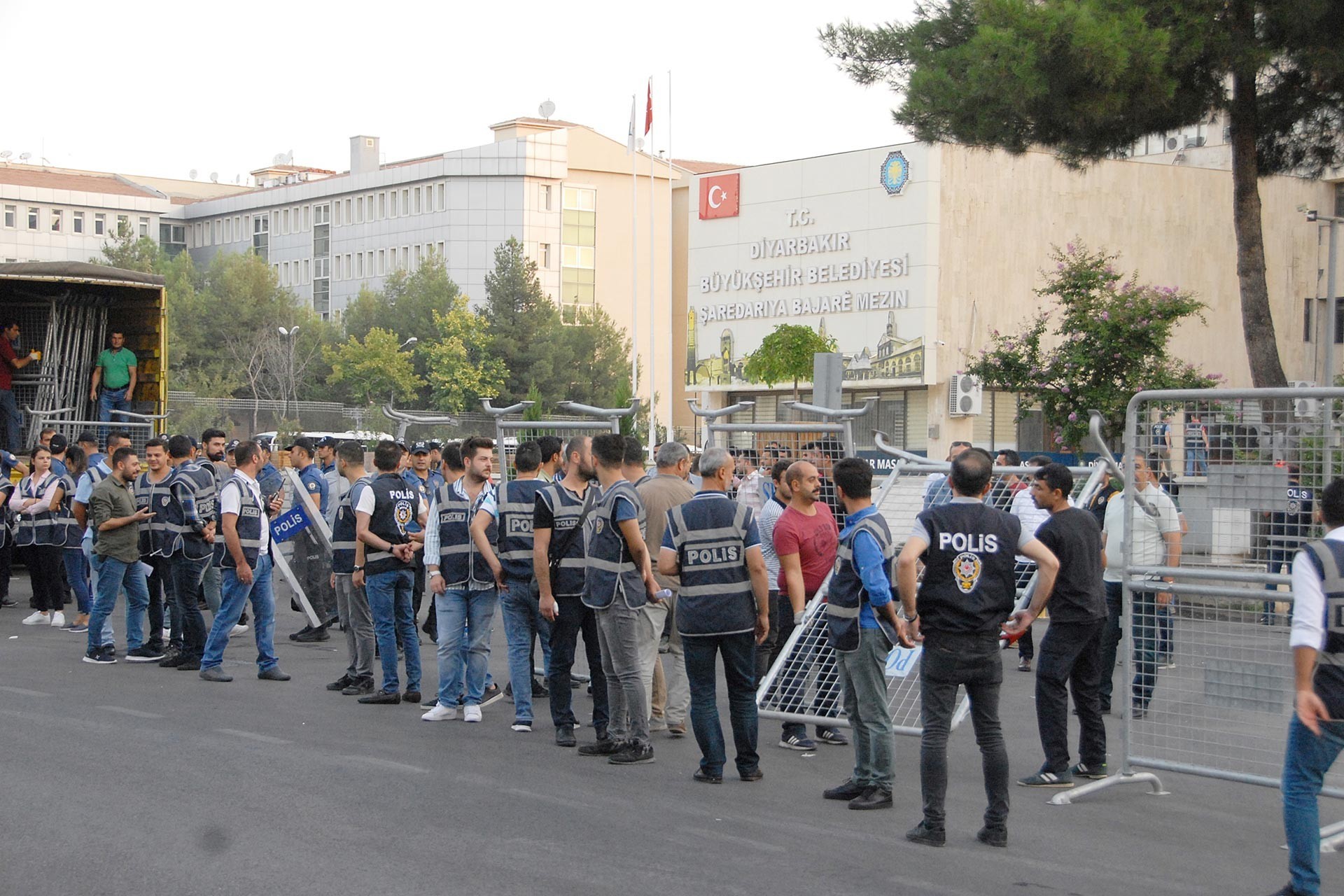 Kitle örgütleri kayyum darbesine karşı dayanışma çağrısı yaptı