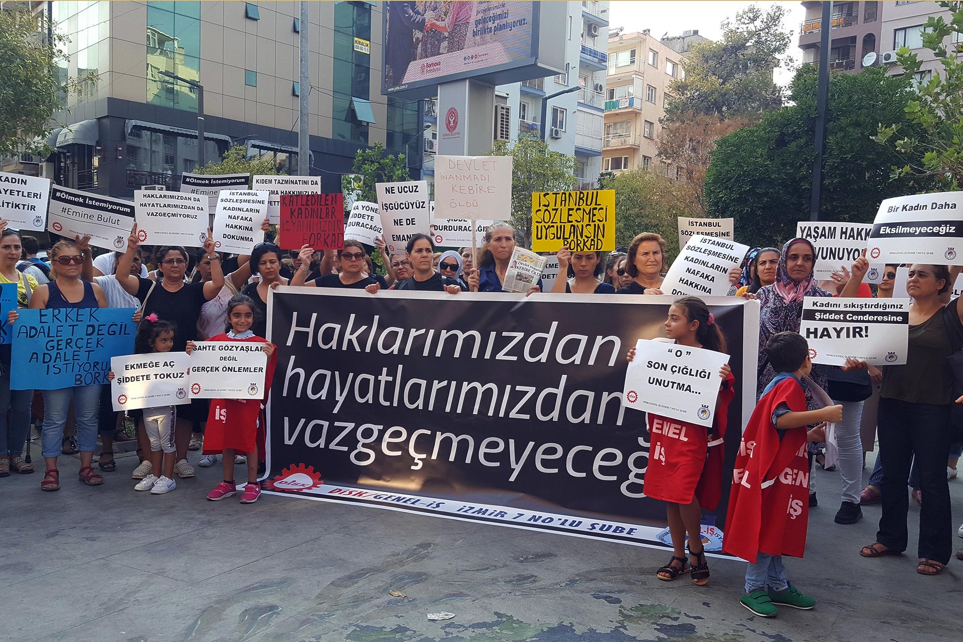 İzmir'de işçi kadınlar kadına şiddete karşı ses çıkardı